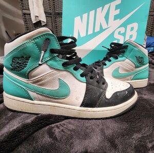 Nike Air Jordan 1 Mid Tropical Twist Igloo